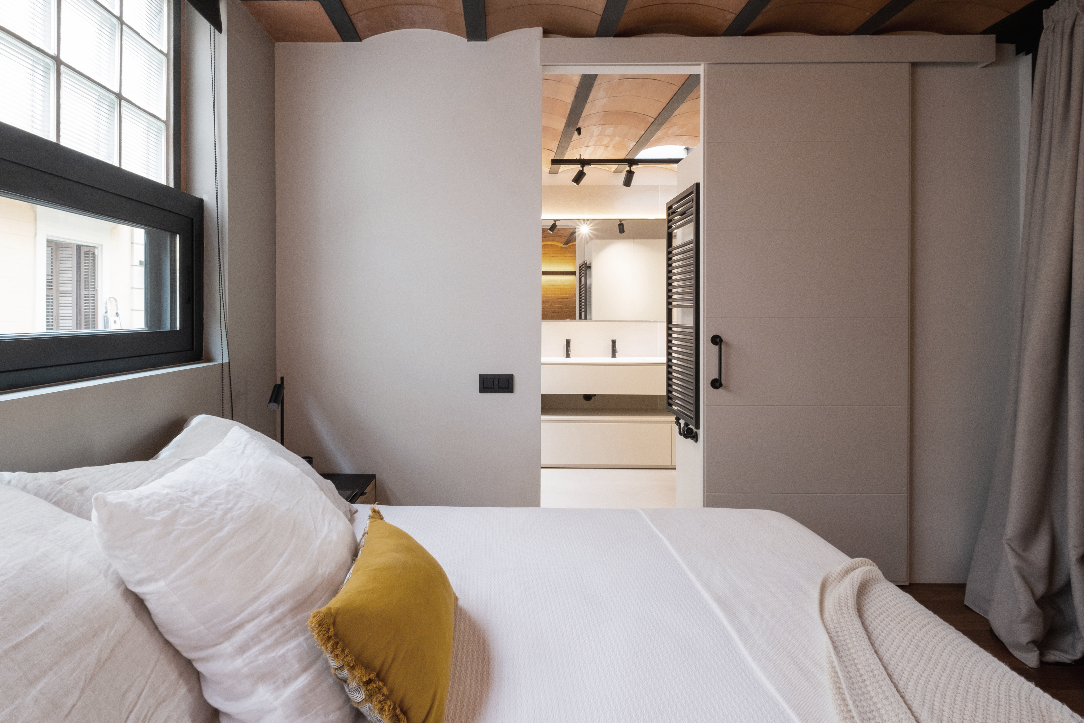 Solá House, Renovation and decoration of a house in the heart of Barcelona — image 4 of 9