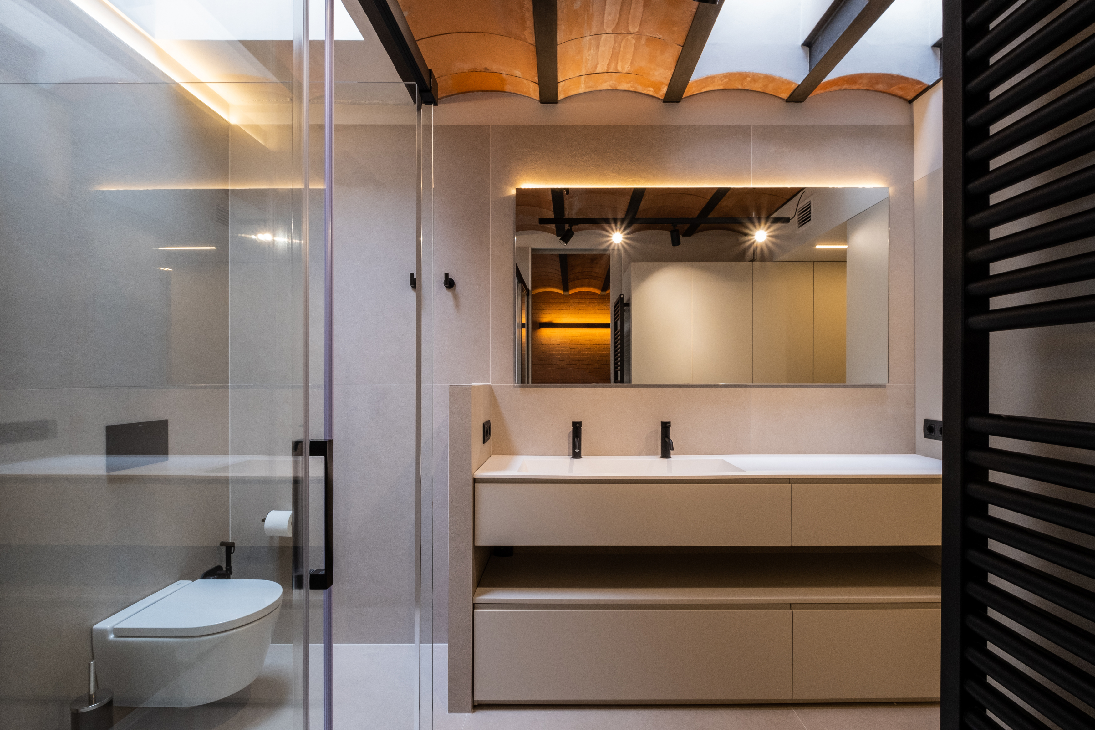 Solá House, Renovation and decoration of a house in the heart of Barcelona — image 1 of 9