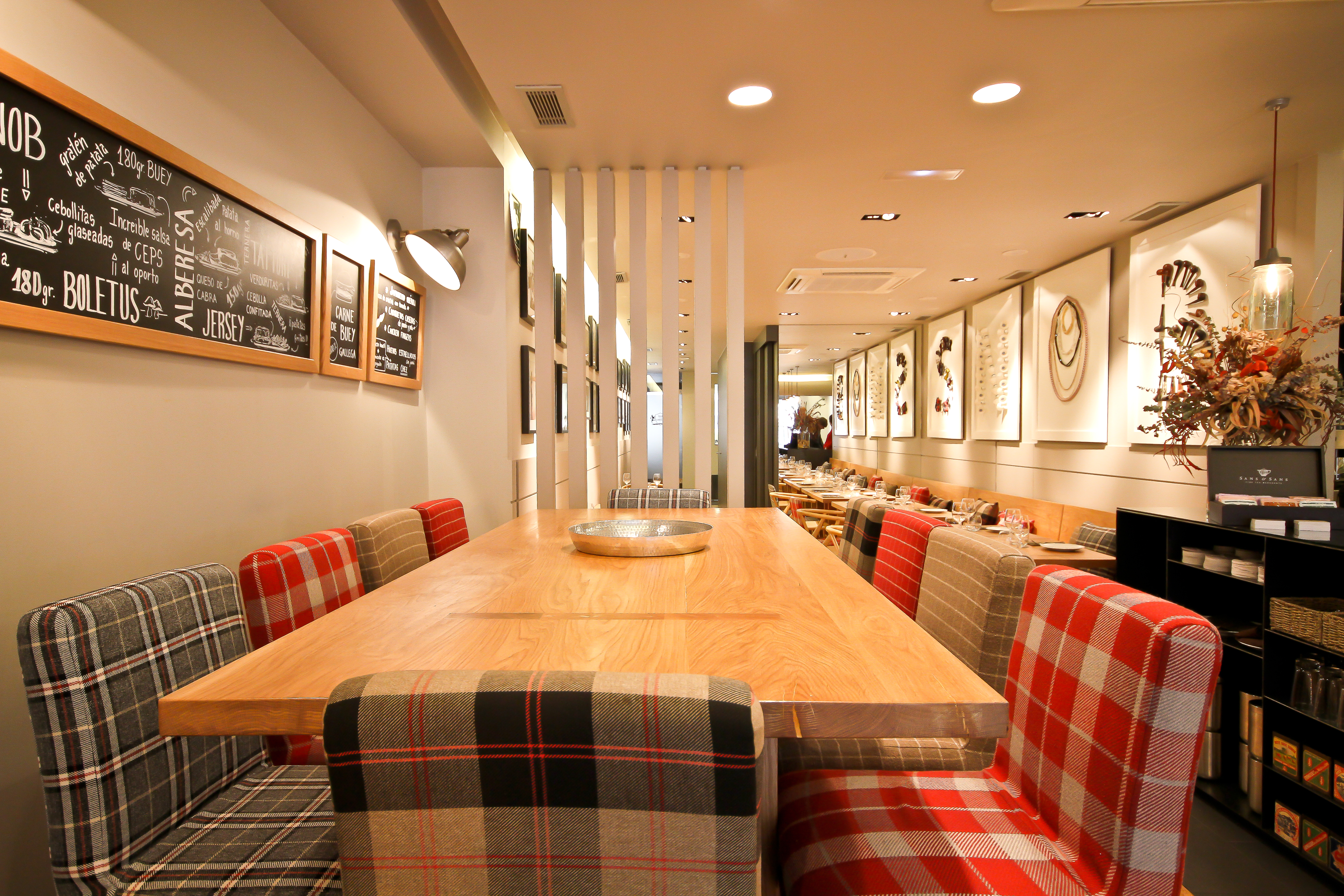 THE SNOB, Project for gourmet hamburger restaurant — image 2 of 7