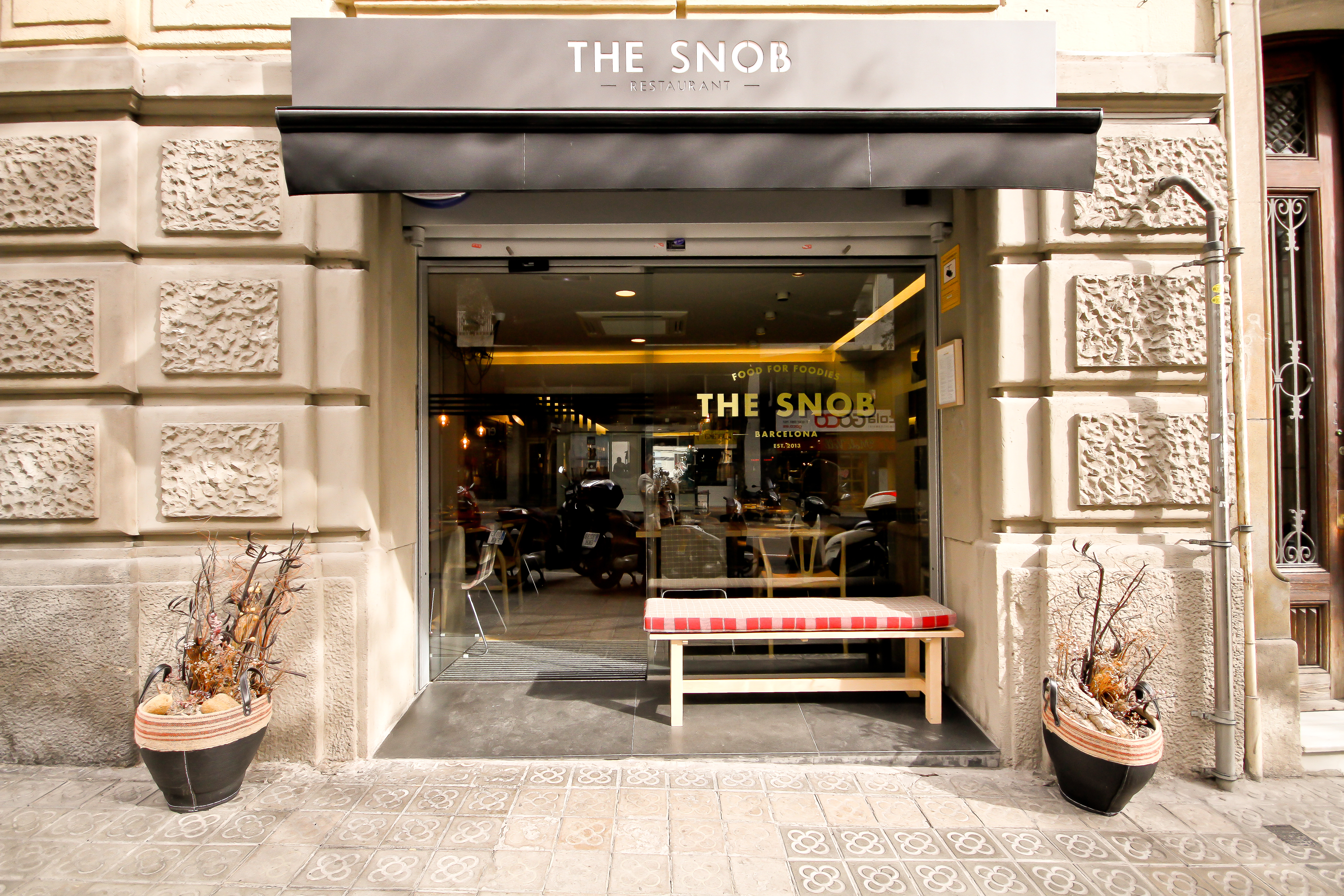 THE SNOB — Project for gourmet hamburger restaurant